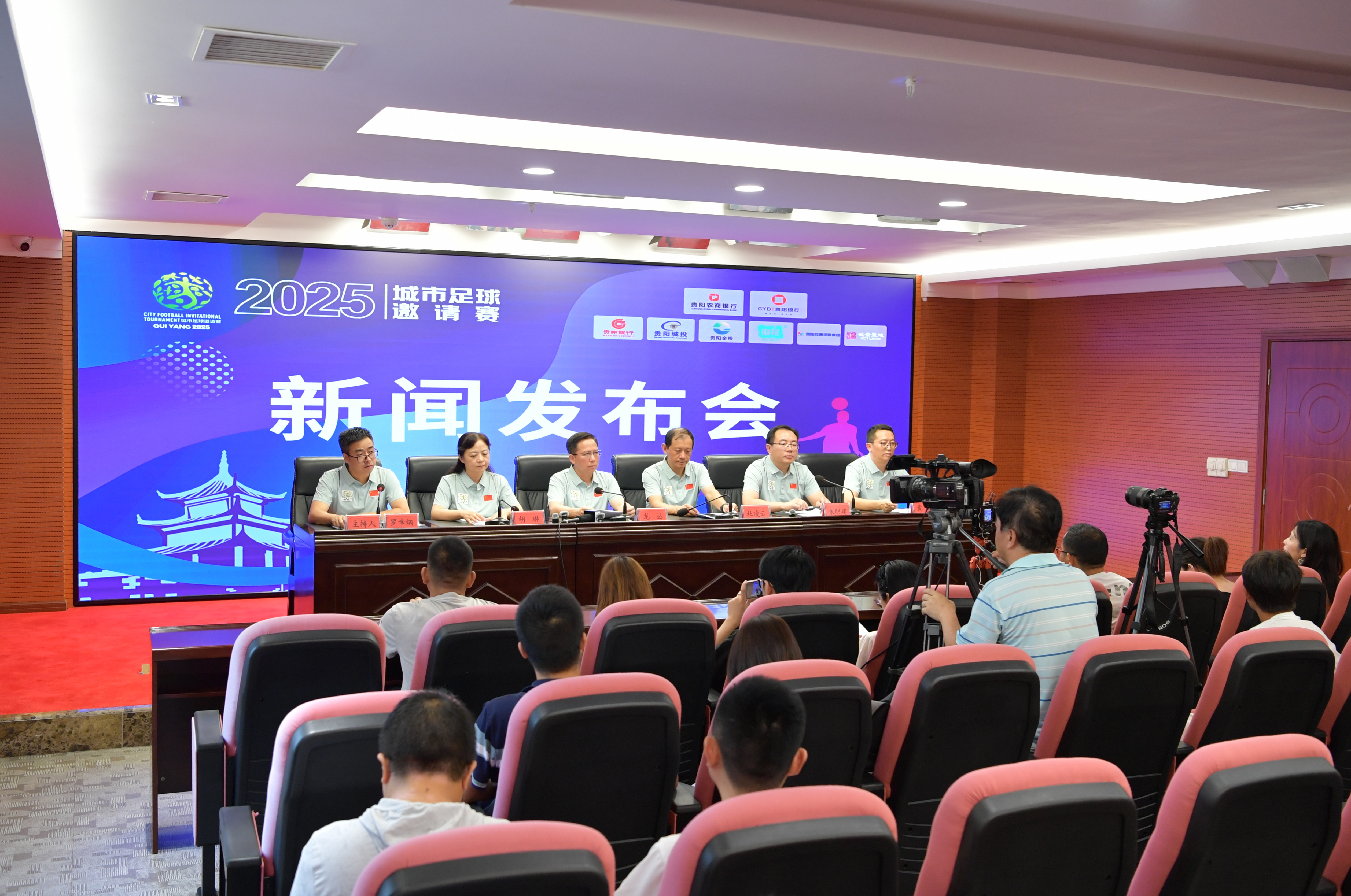 哈登：克尼佩尔投篮准得要命，黄蜂得到他是很大的收获